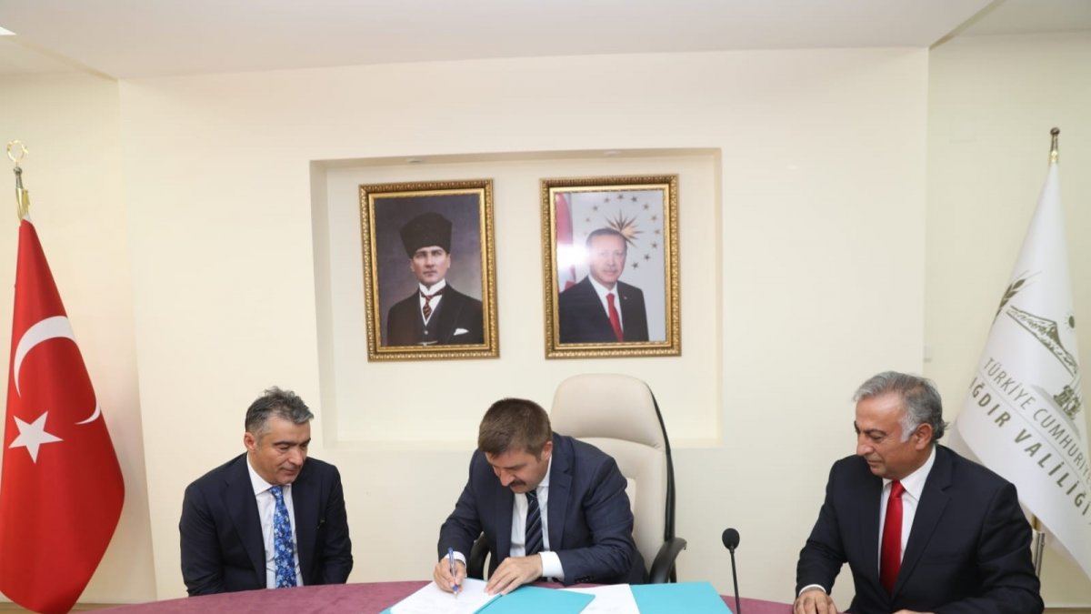 Iğdır'da 24 derslikli okul için protokol imzaları atıldı