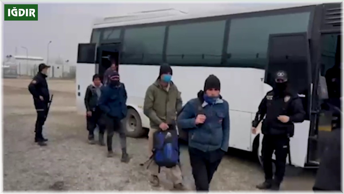 Iğdır'da 24 düzensiz göçmen yakalandı, 2 zanlı tutuklandı