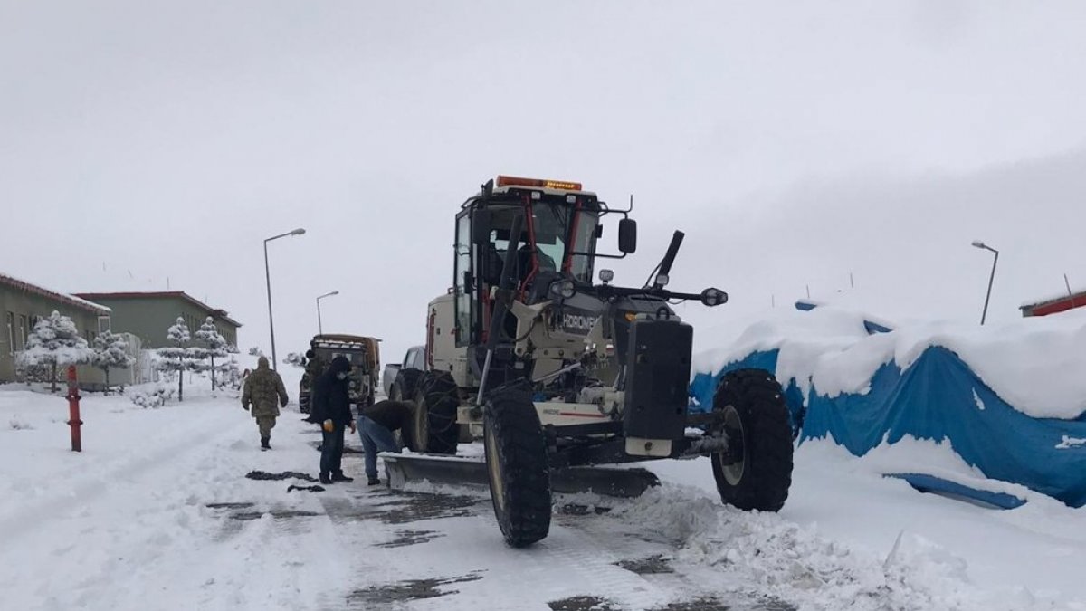 Iğdır'da 27 köy yolu ulaşıma kapandı