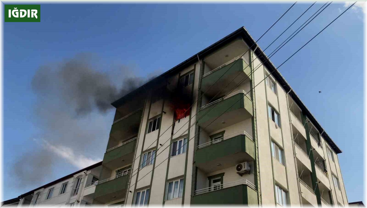 Iğdır'da 5 katlı apartmanda yangın