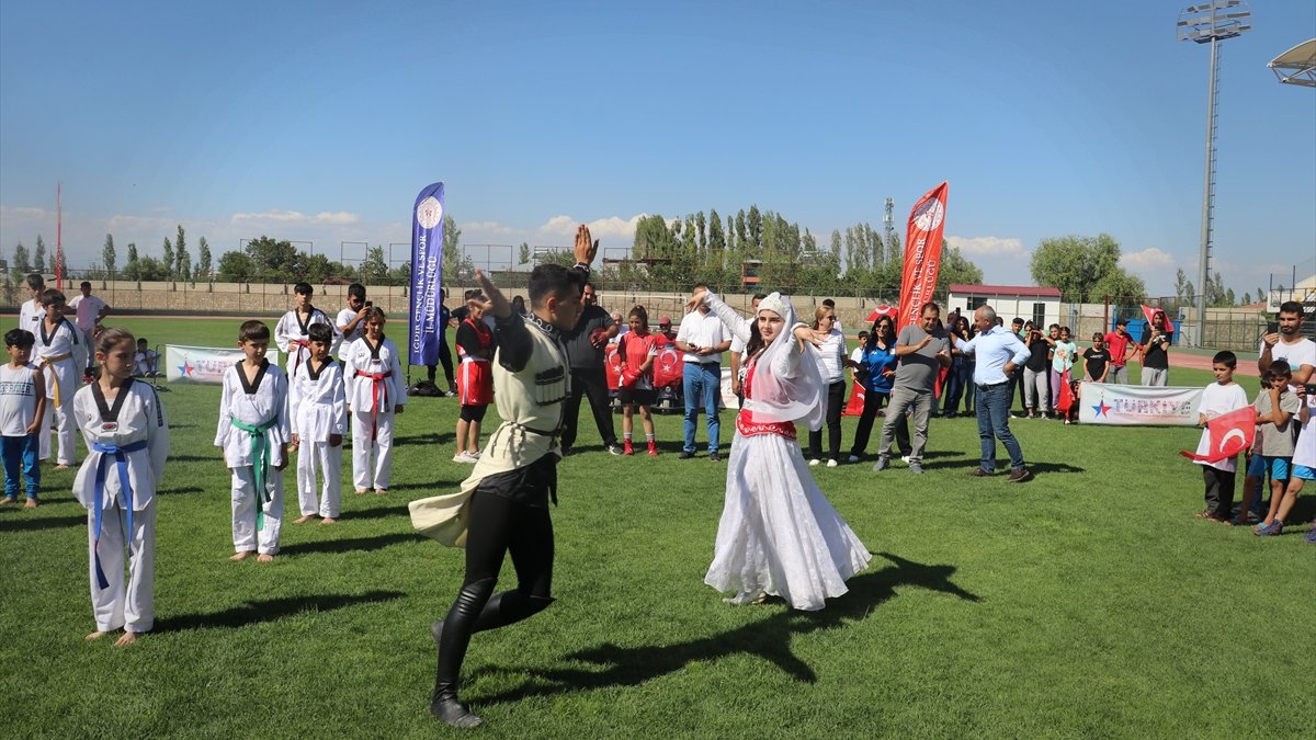 Iğdır'da 7 bin öğrencinin faydalanacağı yaz spor okulları açıldı