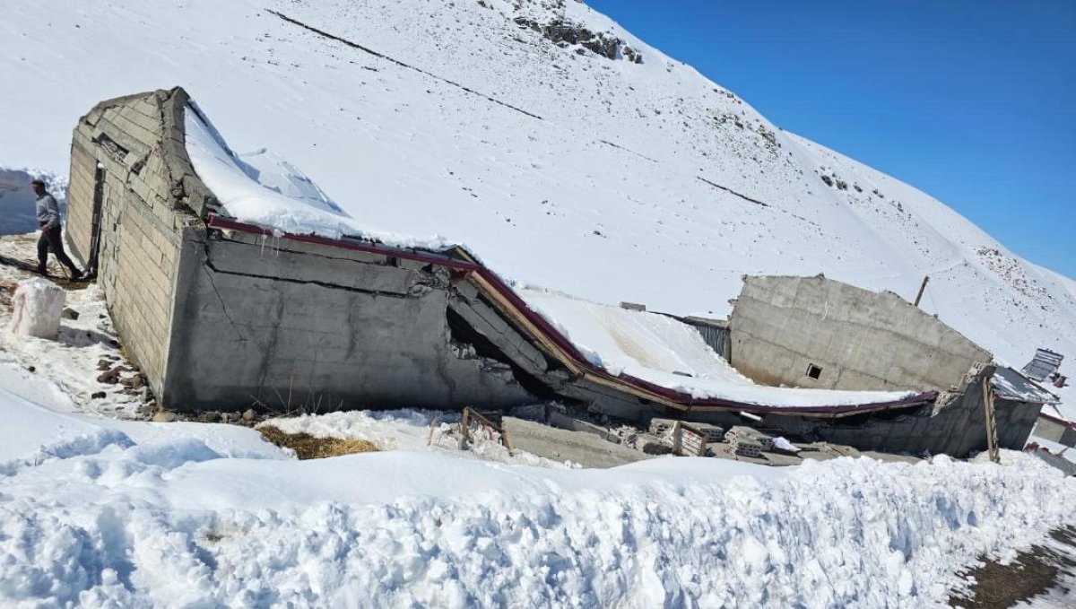 Iğdır'da ahır çöktü: Hayvanların önceden çıkarılması facianın önüne geçti