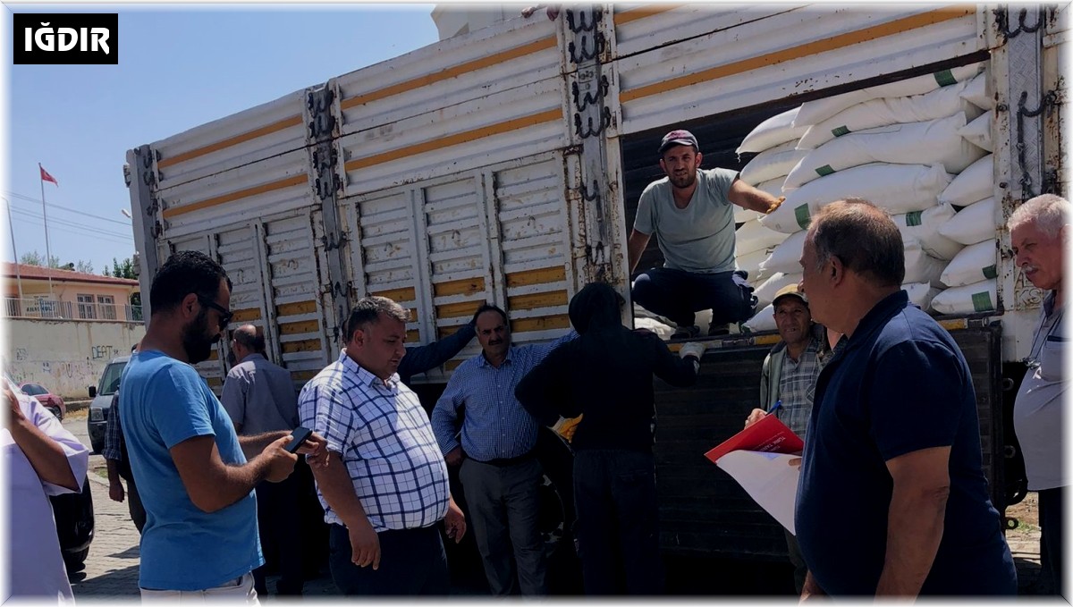 Iğdır'da arı besleme şekeri dağıtımı yapıldı