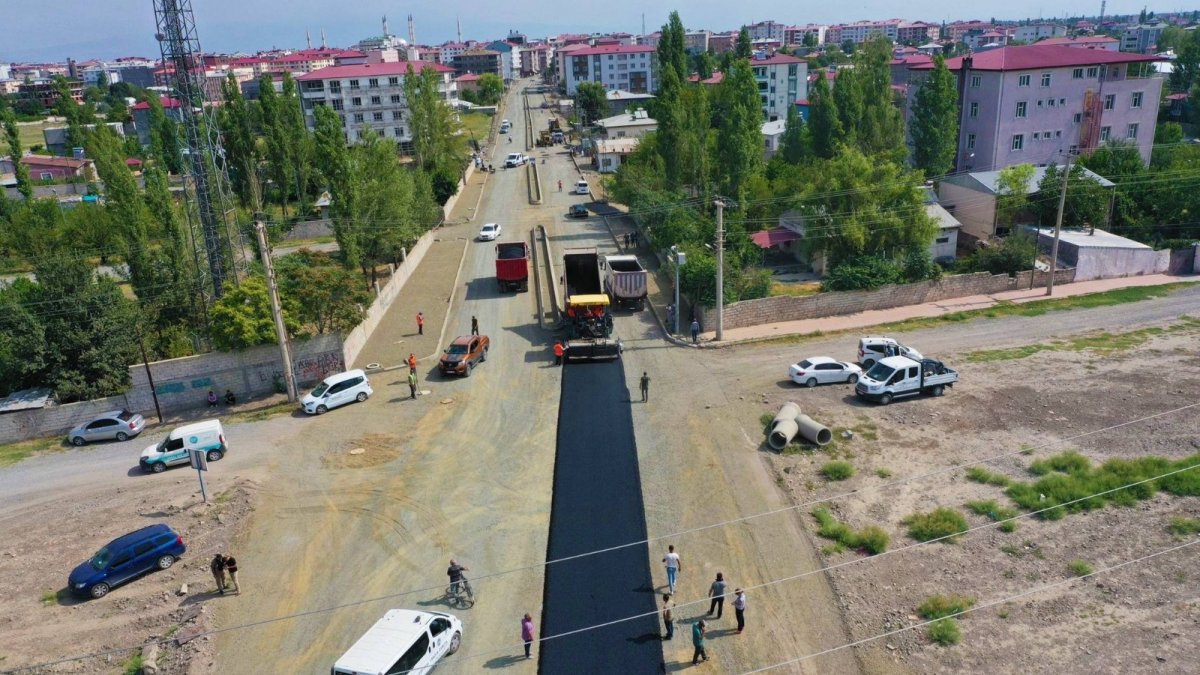 Iğdır'da asfalt çalışmaları başladı