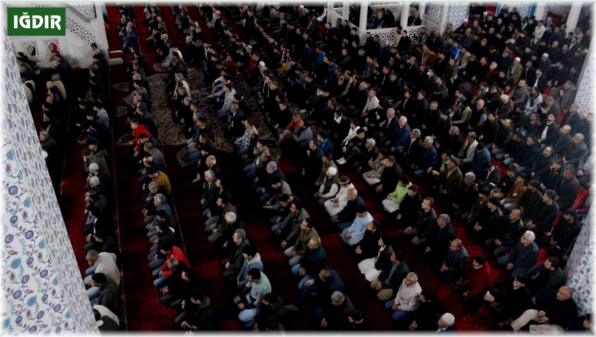 Iğdır'da buruk bayram namazı