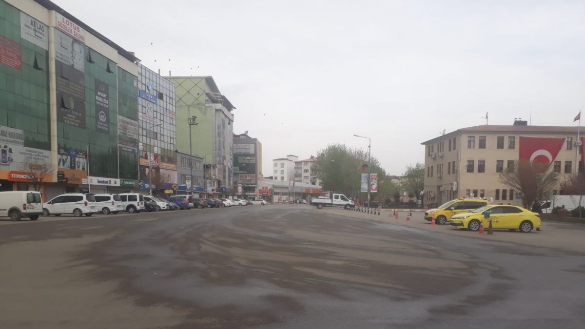Iğdır'da cadde ve sokaklarda sessizlik hakim