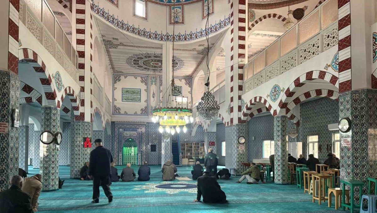 Iğdır'da Caferi camilerinde Hamaney ve hayatını kaybedenler için dualar okundu