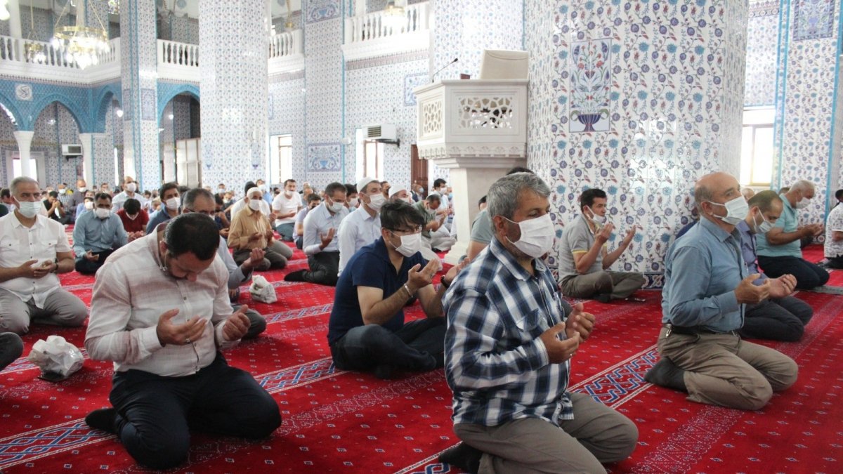 Iğdır'da camilerde yağmur duası yapıldı