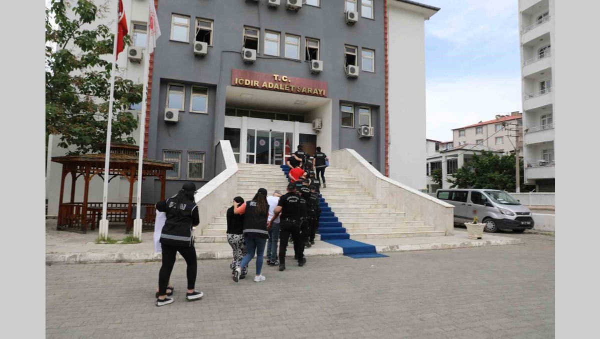 Iğdır'da çeşitli suçlardan gözaltına alınan 12 şüpheli adliyeye sevk edildi