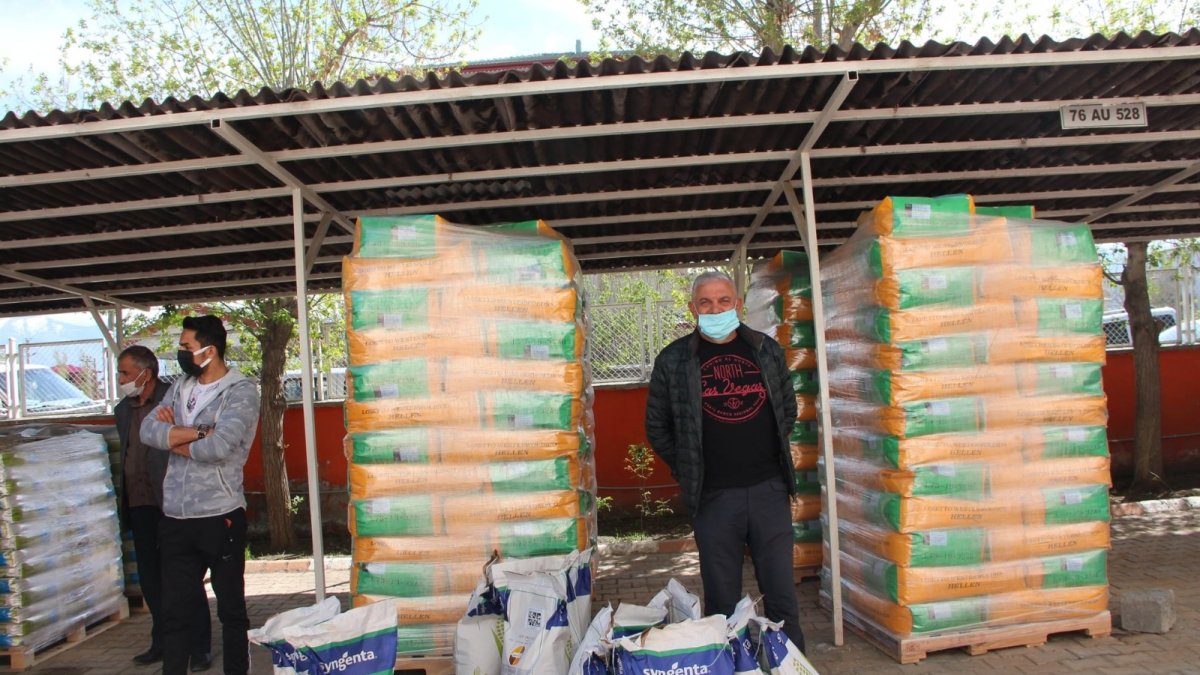 Iğdır'da çiftçilere hibeli tohum dağıtıldı