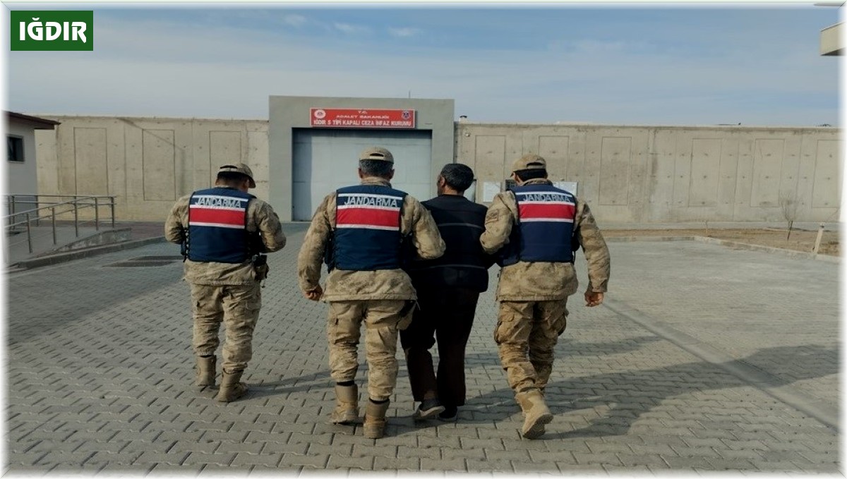 Iğdır'da cinayetten hüküm giyen baba ve oğlu evin içindeki özel bölmelerde yakalandı