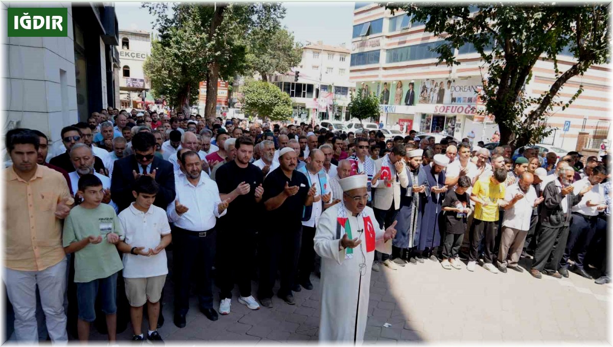 Iğdır'da Cuma namazı sonrası İsmail Haniye için gıyabi cenaze namazı kılındı