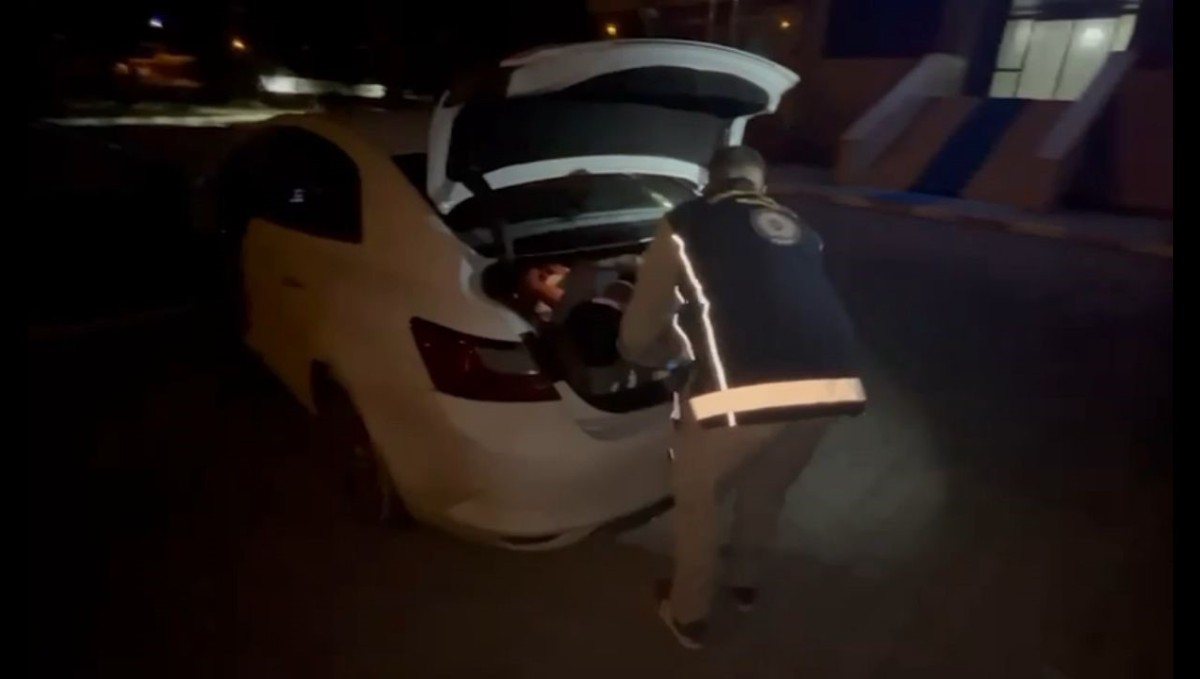 Iğdır'da göçmen kaçakçılığı operasyonu: Resmi kimlik kullanan kamu görevlisi tutuklandı