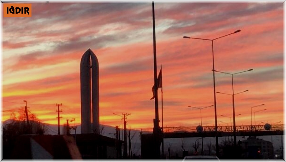 Iğdır'da güneşin batışı ile gelen görsel şölen