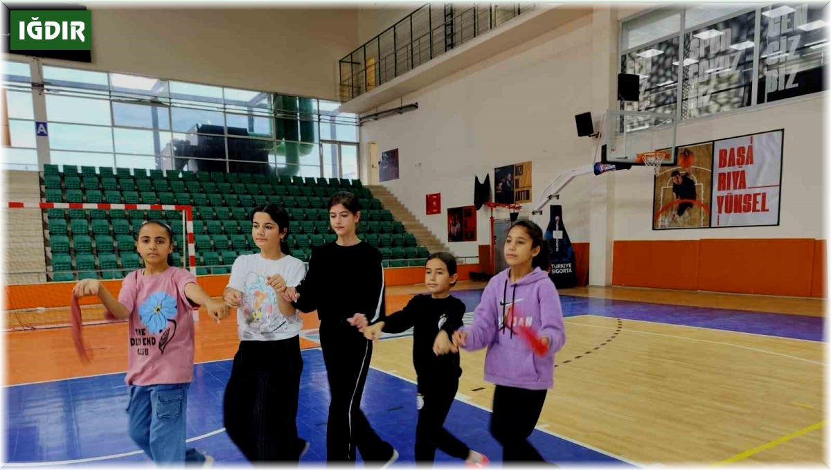 Iğdır'da halkoyunları kursları devam ediyor
