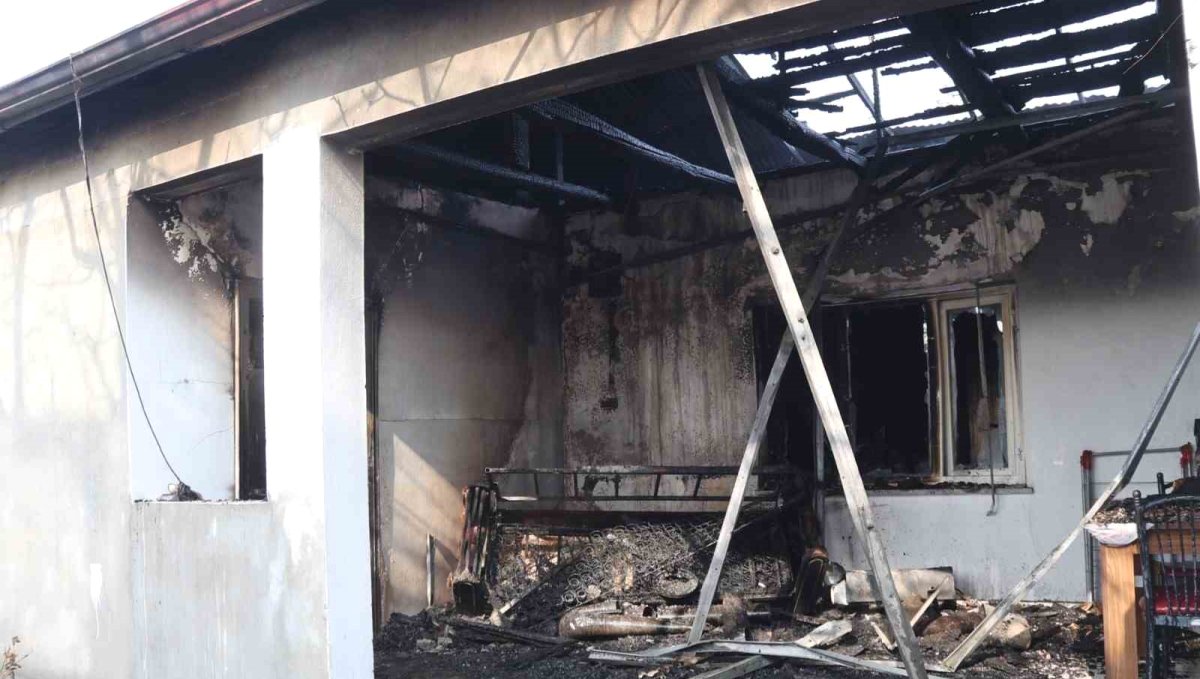 Iğdır'da iki ayrı yangın korkuttu