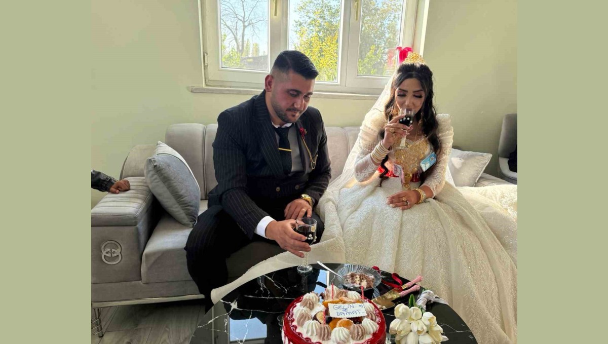 Iğdır'da İranlı gelin düğününde geleneklerini uyguladı, davetliler ilgiyle izledi