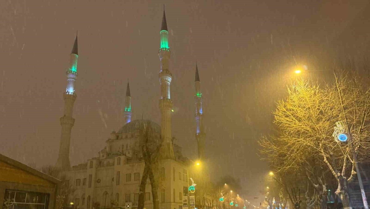 Iğdır'da kar yağışı etkisini sürdürüyor