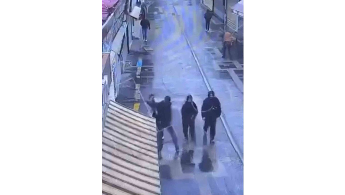 Iğdır'da kız çocuğunun bıçaklı saldırıya uğradığı anlar kamerada