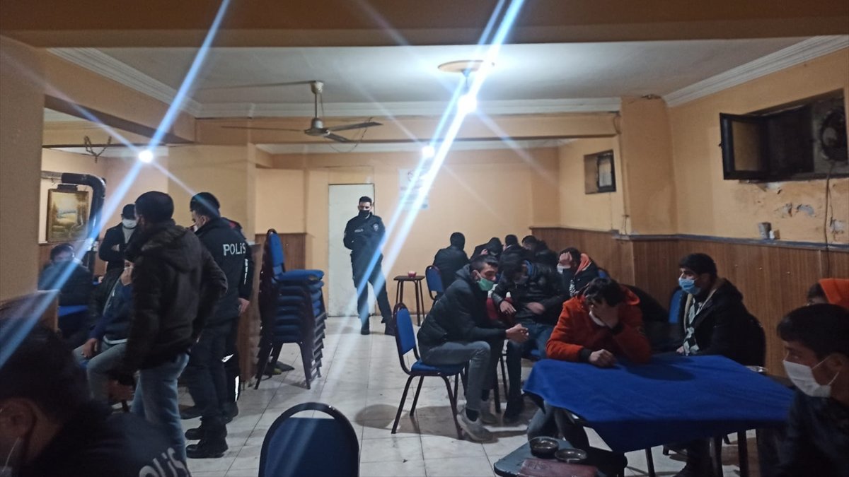 Iğdır'da Kovid-19 kurallarını ihlal ederek bodrum katında okey oynayanlara ceza