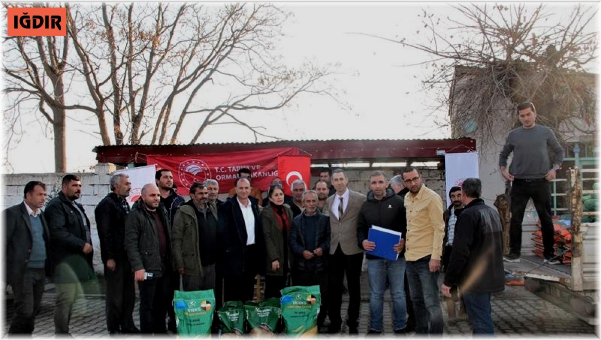 Iğdır'da mera ıslahından dolayı çiftçilere yem tohumu desteği