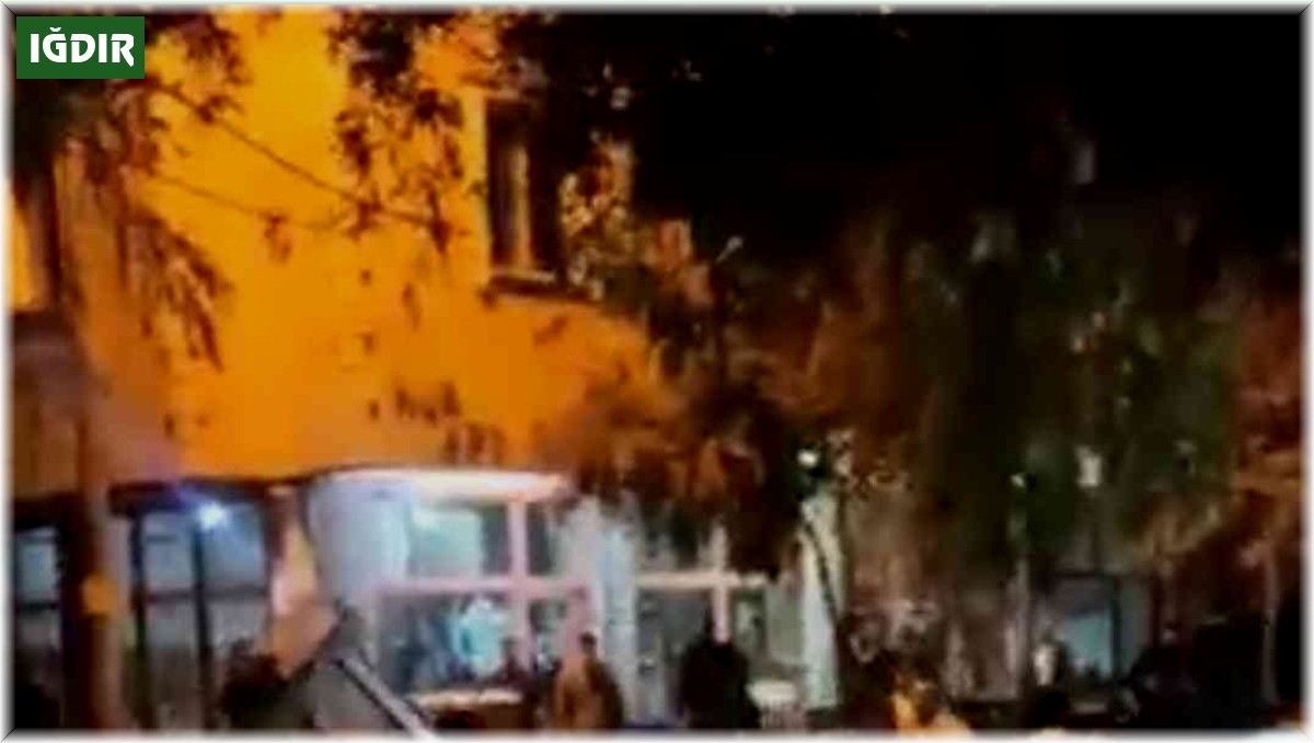 Iğdır'da meydan muharebesi gibi kavga: Sandalyeler havada uçuştu