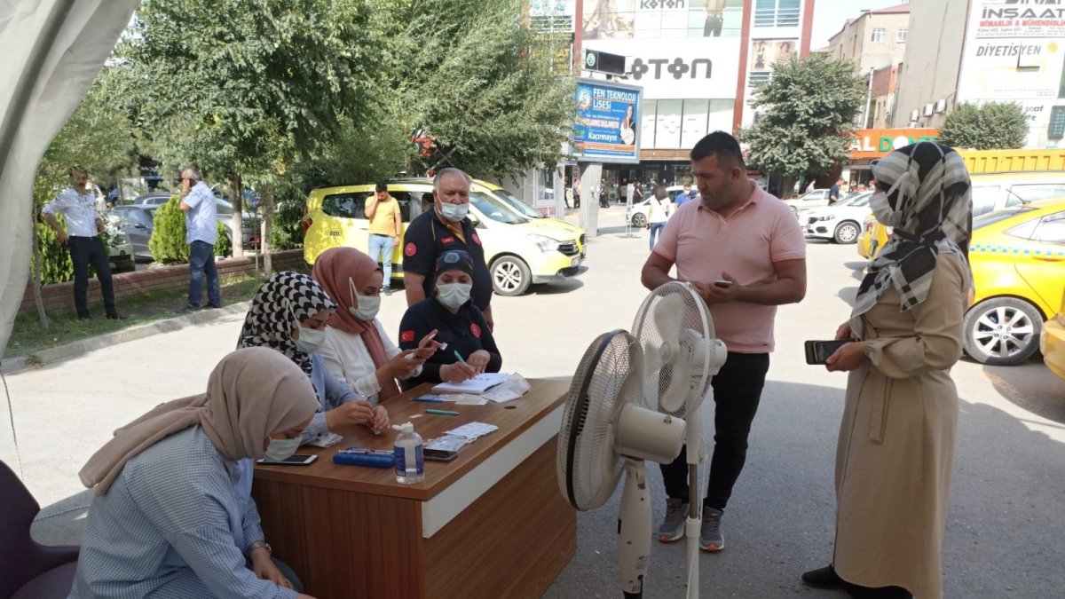 Iğdır'da mobil aşı merkezleri hizmet vermeye devam ediyor