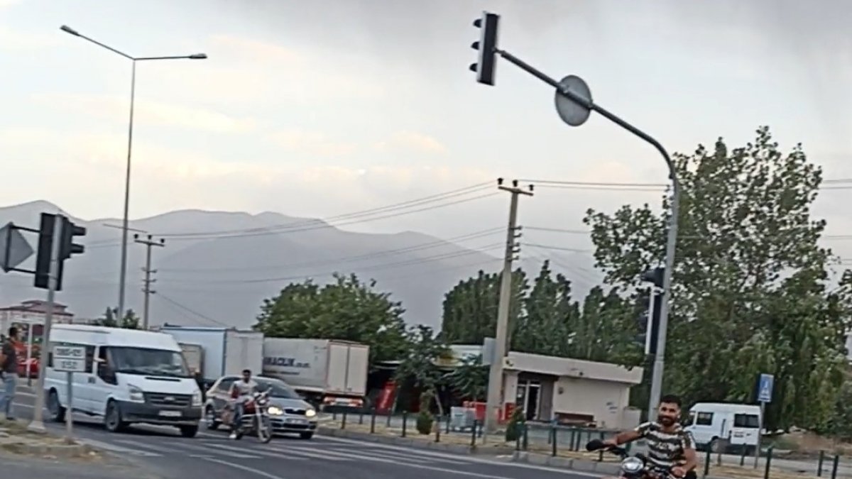 Iğdır'da motosiklet sürücüsü trafikte tehlike saçtı