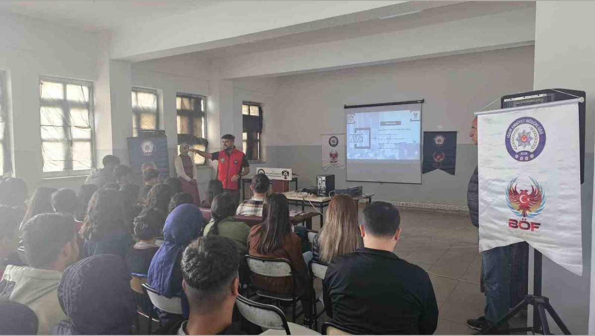 Iğdır'da öğrencilere terörle mücadele ve trafik güvenliği semineri