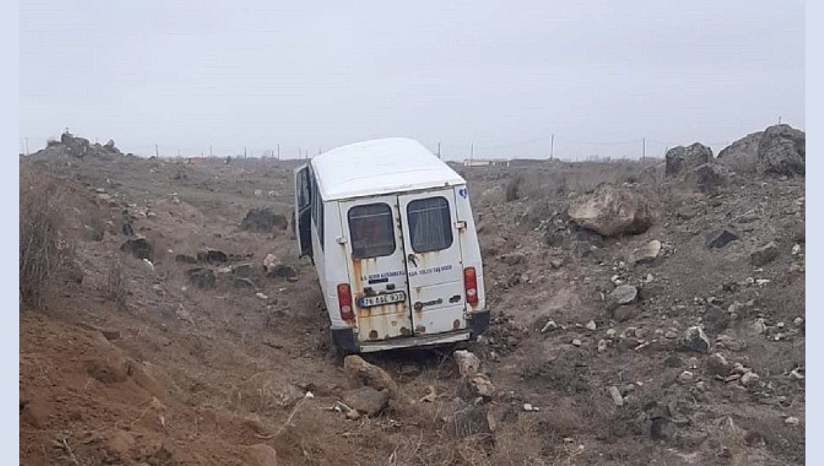 Iğdır'da öğrencileri taşıyan minibüs, şarampole yuvarlandı; 5'i öğrenci, 6 kişi yaralandı