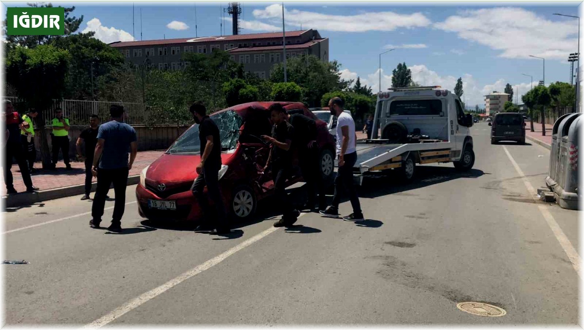 Iğdır'da öğretmenlerin olduğu araç kaza yaptı: 3 yaralı