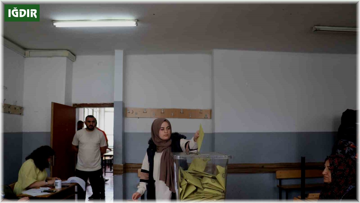 Iğdır'da oy kullanma işlemleri devam ediyor