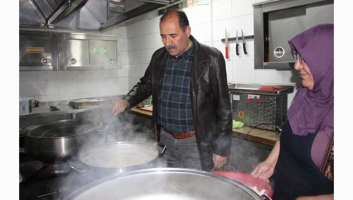 Iğdır'da pansiyon ziyaretinde koruyucu ekipman tartışması