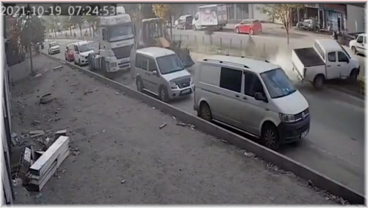 Iğdır'da rögar kapağı kaza yaptırdı