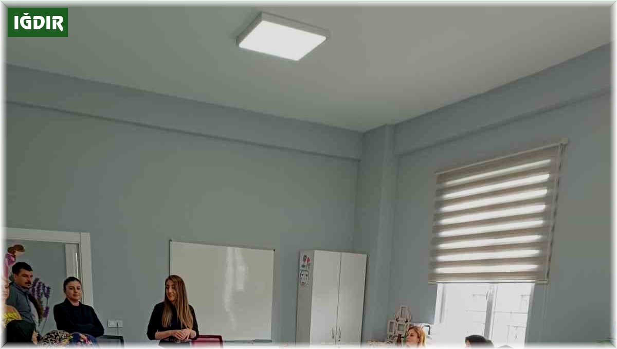 Iğdır'da Sağlıklı Yaşam" ve "Aile İçi İletişim" konulu sunum