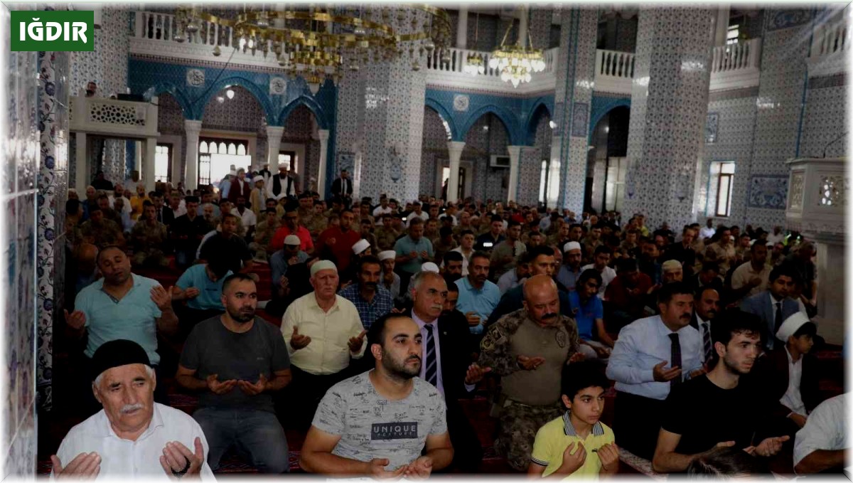 Iğdır'da şehit 13 polis için mevlit okundu