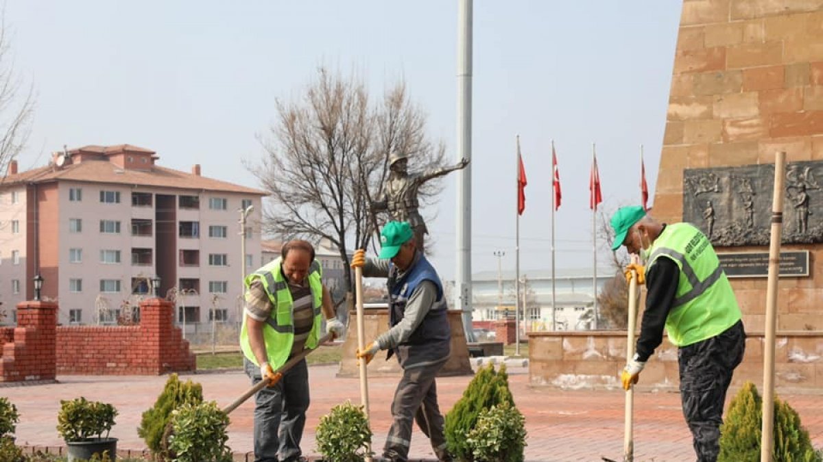 Iğdır'da şehitler anısına fidan dikildi