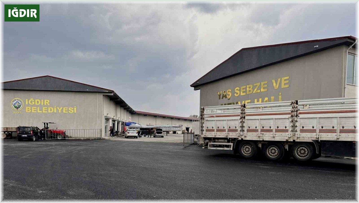 Iğdır'da sıcak asfalt çalışması