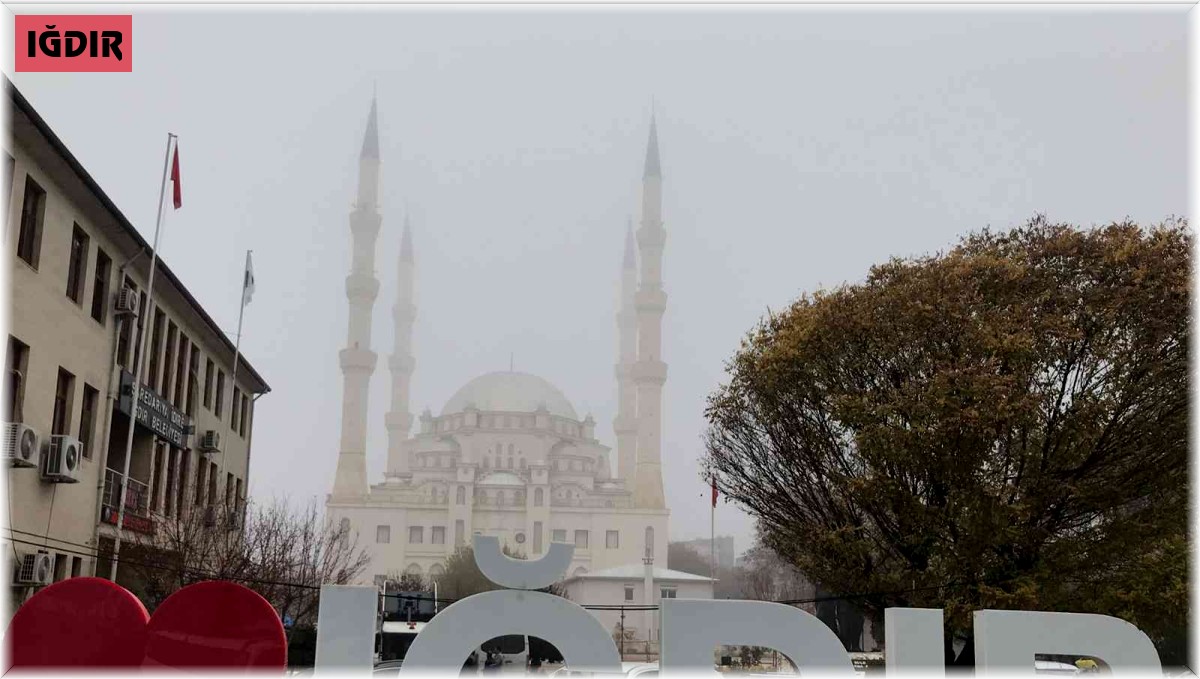 Iğdır'da sis etkili oluyor