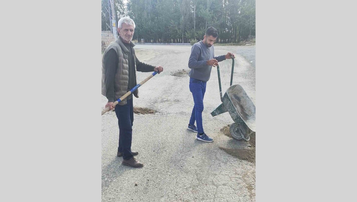 Iğdır'da şoförlerinden tepki: "Yollar çukur deryasına döndü"