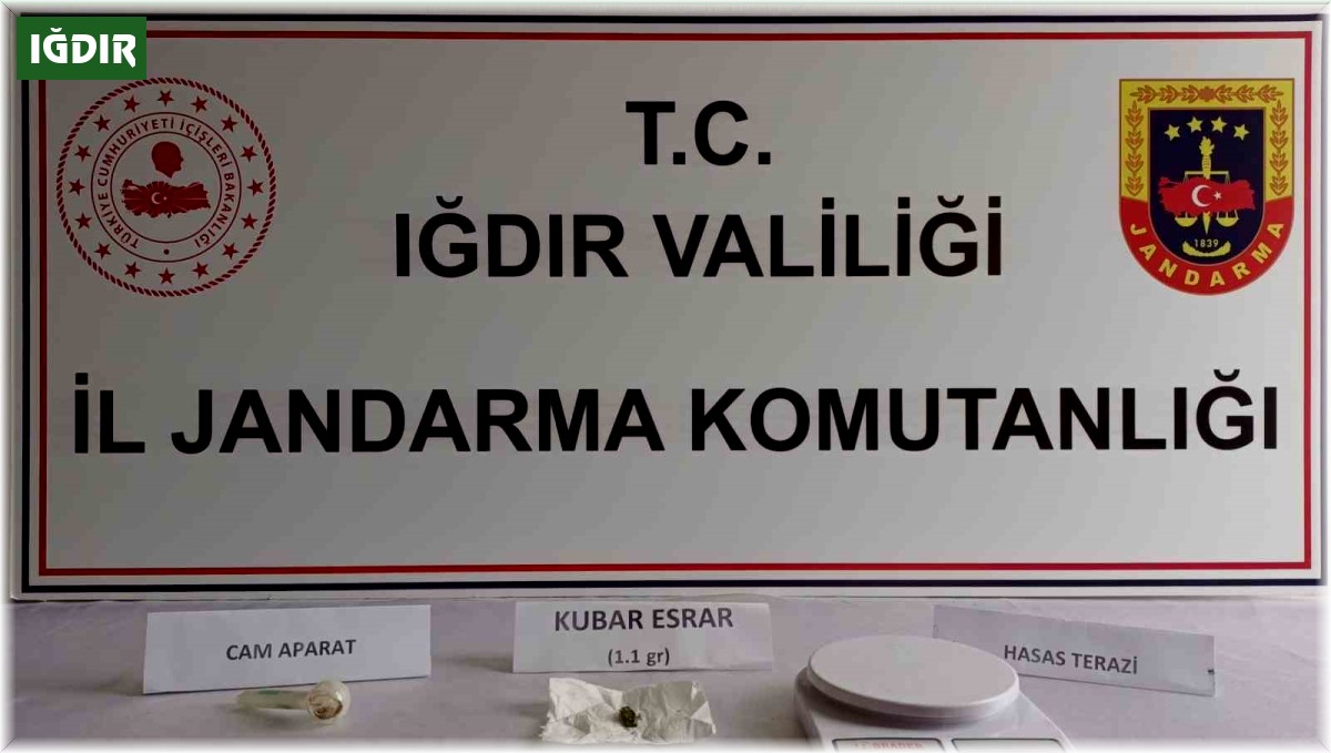 Iğdır'da torbacıların sakladığı uyuşturucu menfez altında ve metruk binalarda çıktı