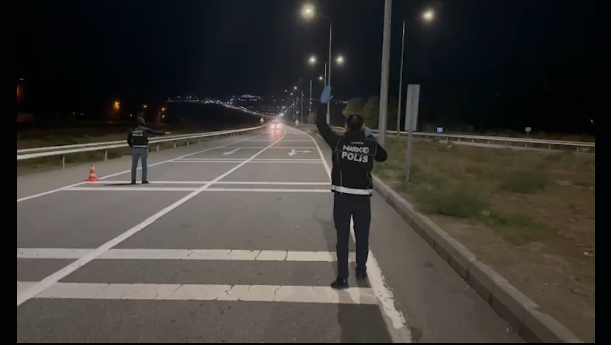 Iğdır'da uyuşturucu taşıyan yabancı uyruklu şahıs tutuklandı