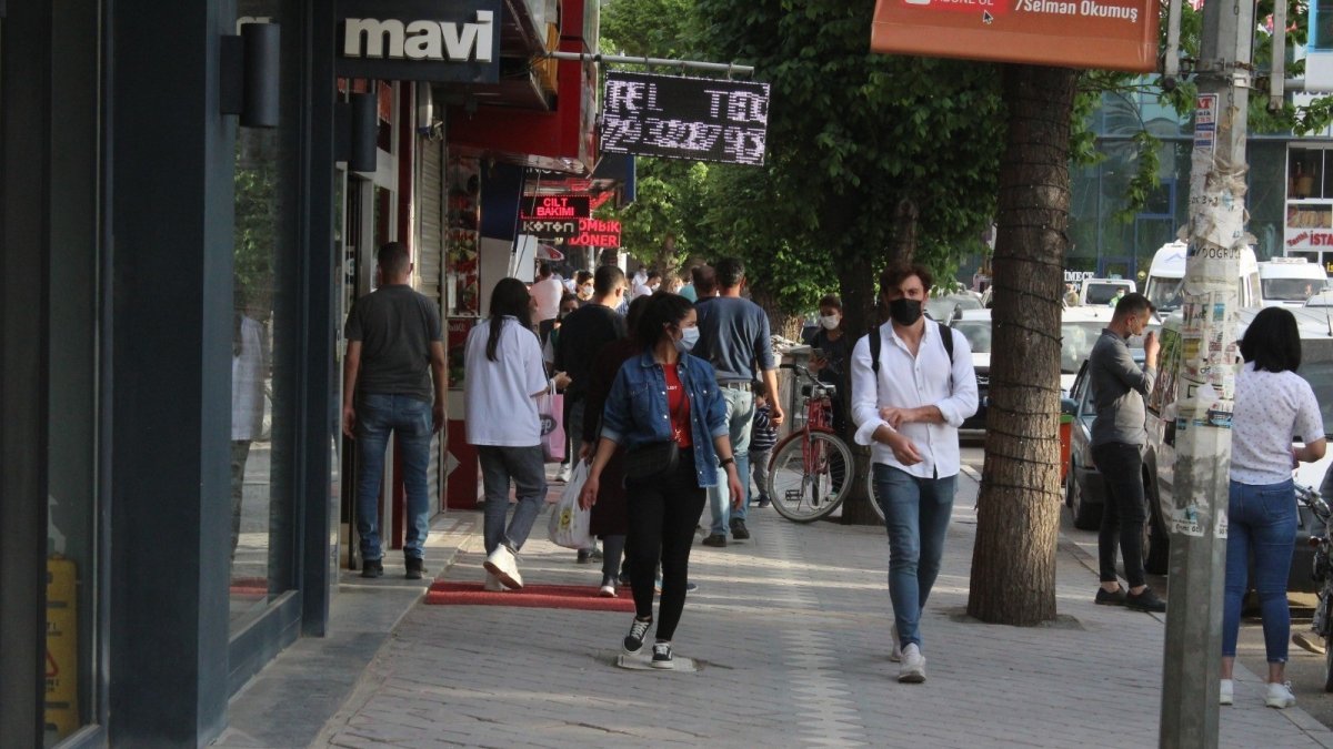 Iğdır'da vaka sayılarının düşmesi vatandaşları sevindirdi