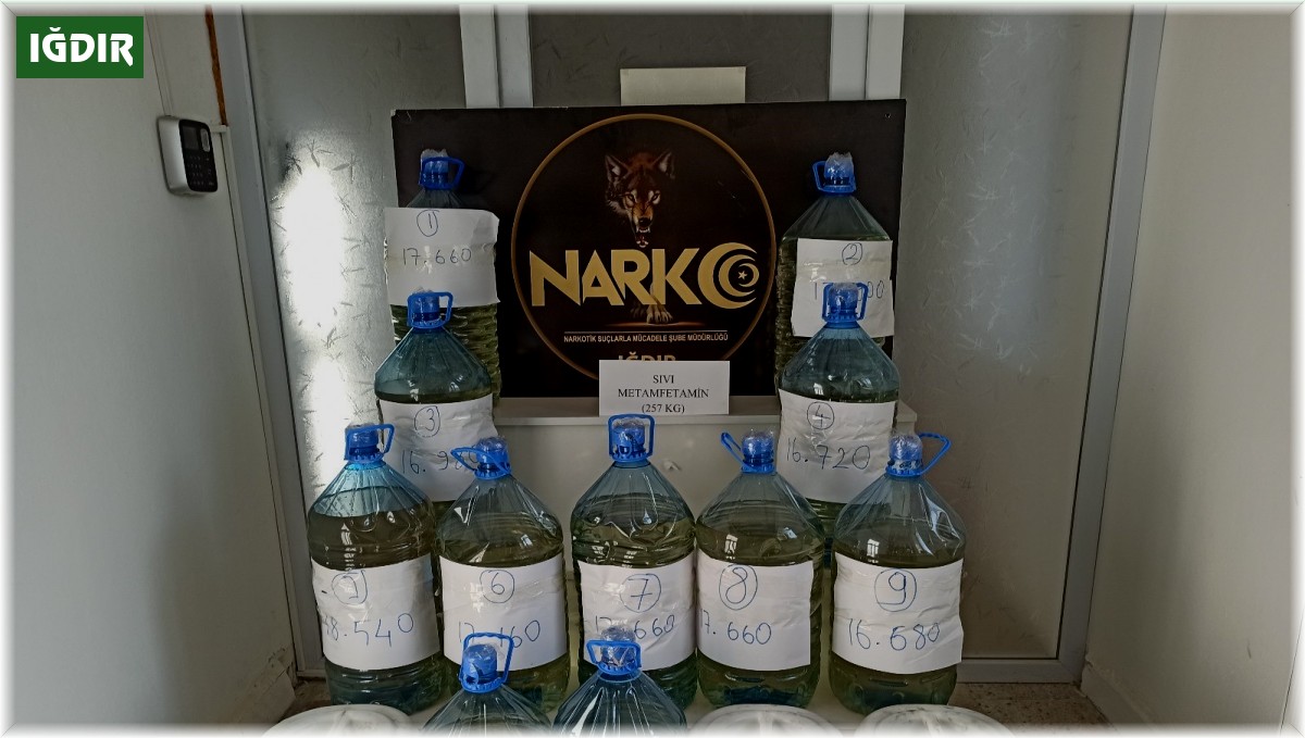 Iğdır'da yakıt deposuna gizlenmiş 257 kg sıvı Metamfetamin maddesi ele geçirildi.