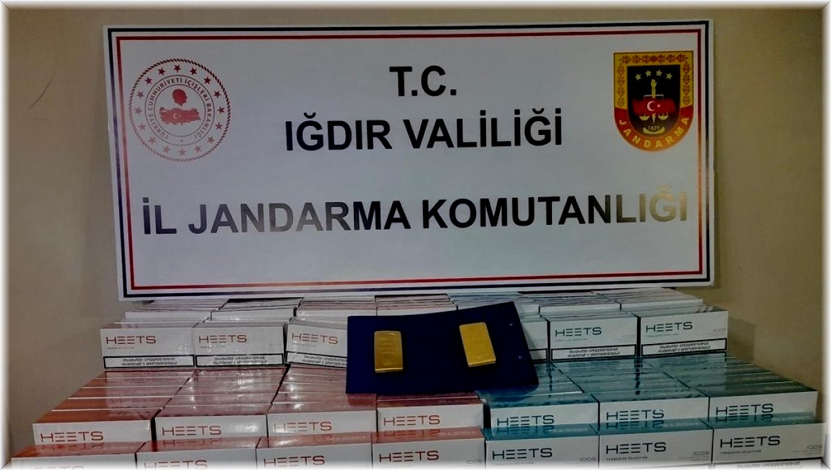 Iğdır'da yapılan operasyonda kaçak 4 bin elektronik sigara kartuşu, 2 adet külçe altın ele geçirildi