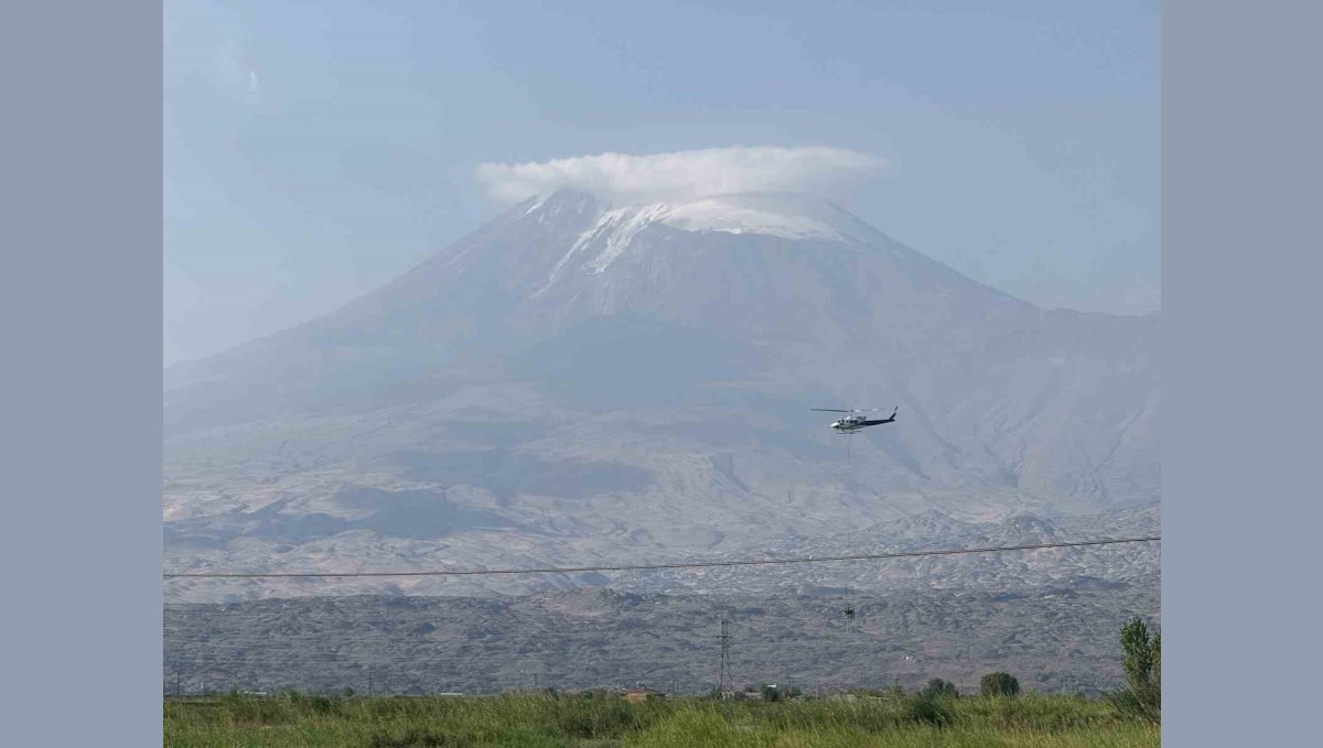 Iğdır'da yüksek gerilim hatları için helikopterle korumalar takılıyor