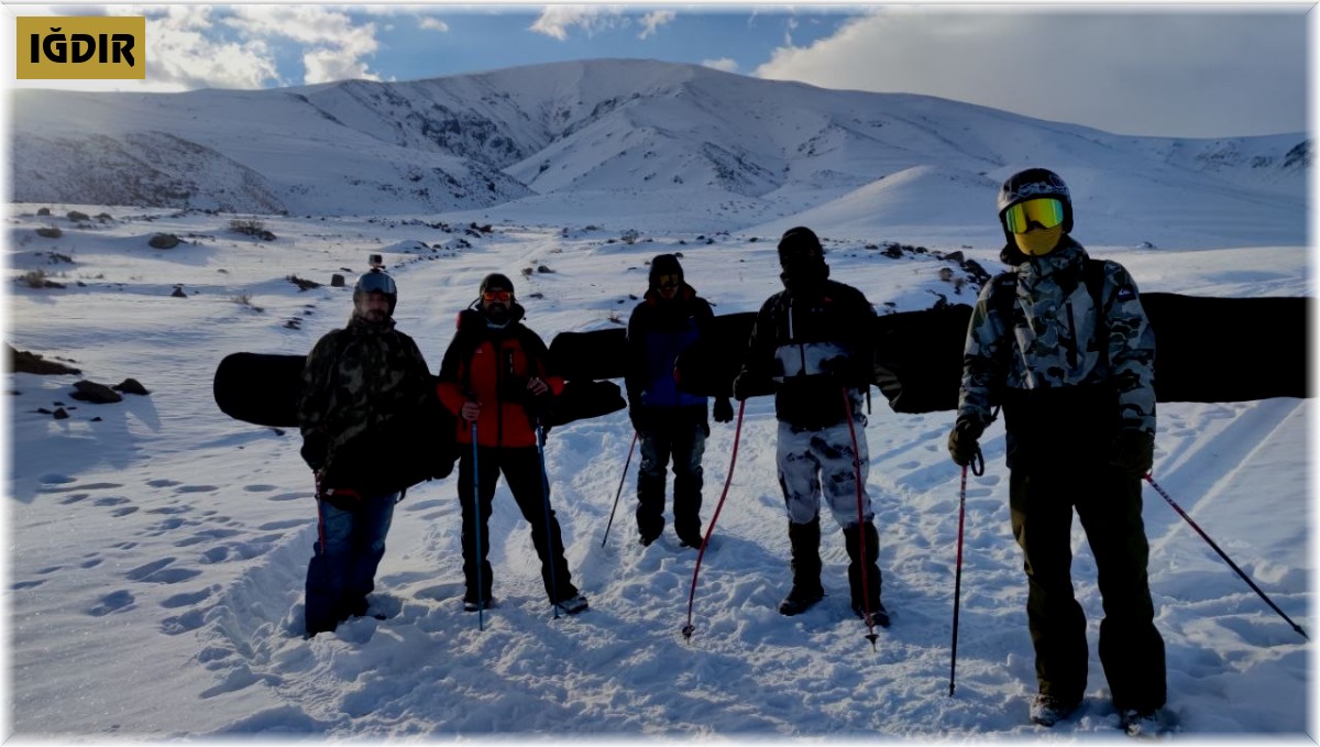Iğdır dağlarında snowboard keyfi