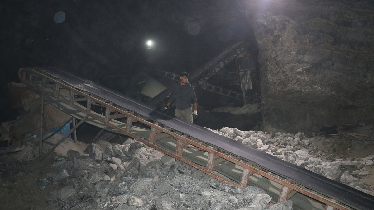 Iğdır'daki tuz madenlerinde çetin kış için yoğun mesai