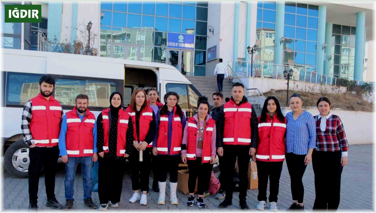 Iğdır'dan deprem bölgesine usta öğreticiler çocukları eğlendirmek için gitti