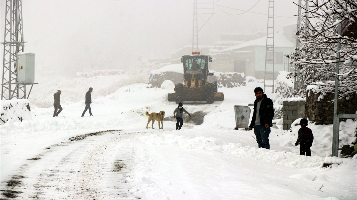 Iğdır'ın dağ köylerinde kış zorlu geçiyor